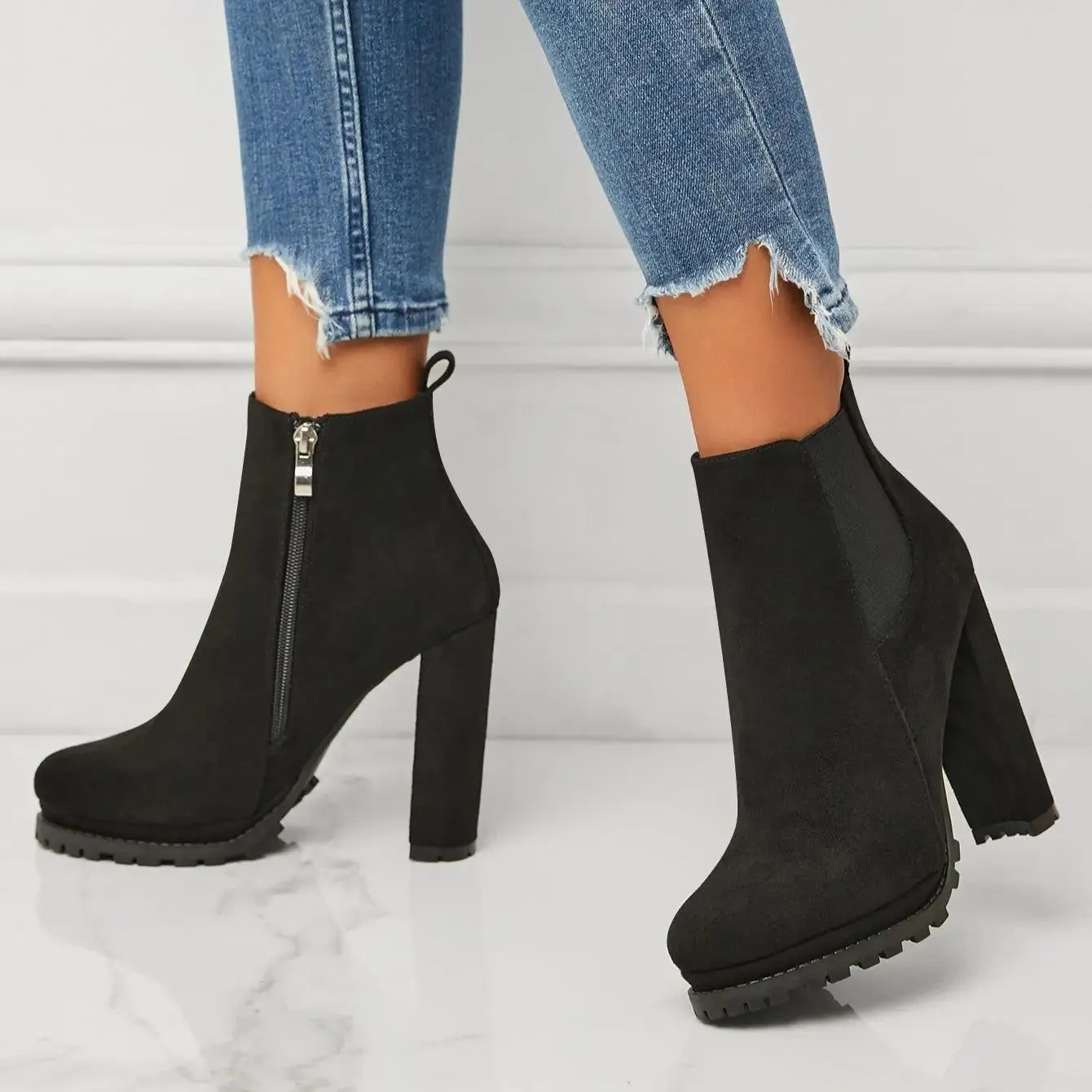 Lana - Women's Classic Chelsea Boots