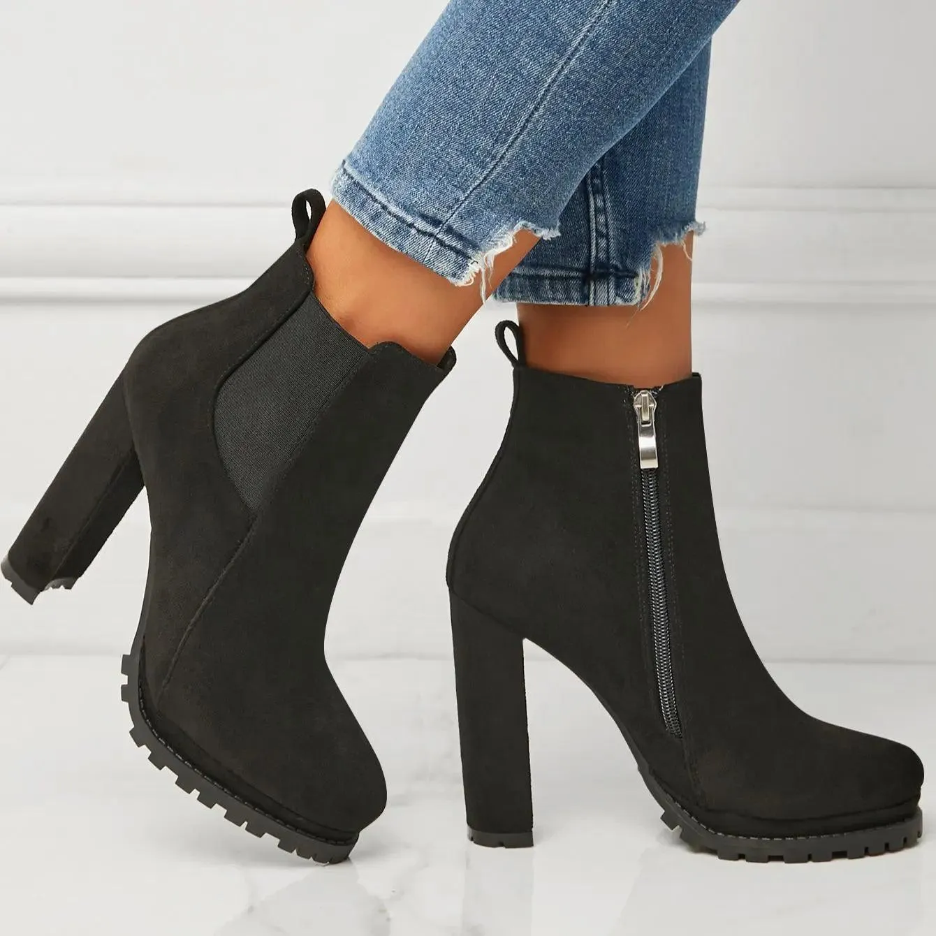 Lana - Women's Classic Chelsea Boots