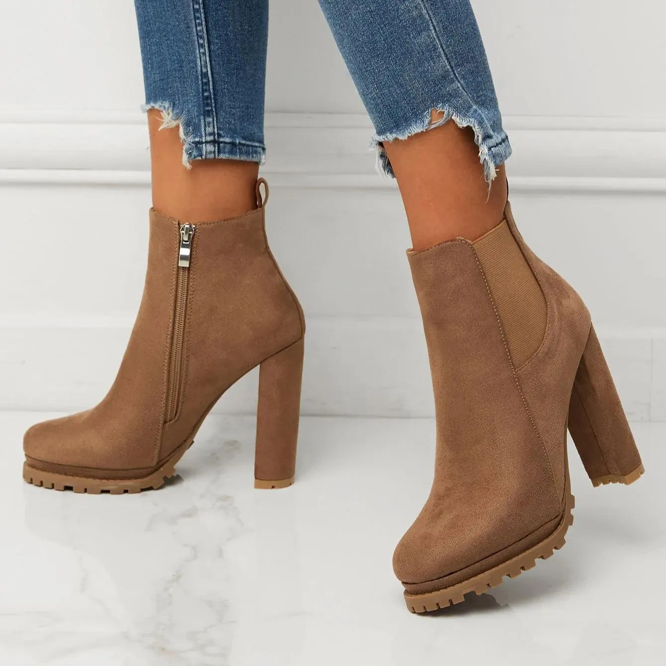 Lana - Women's Classic Chelsea Boots