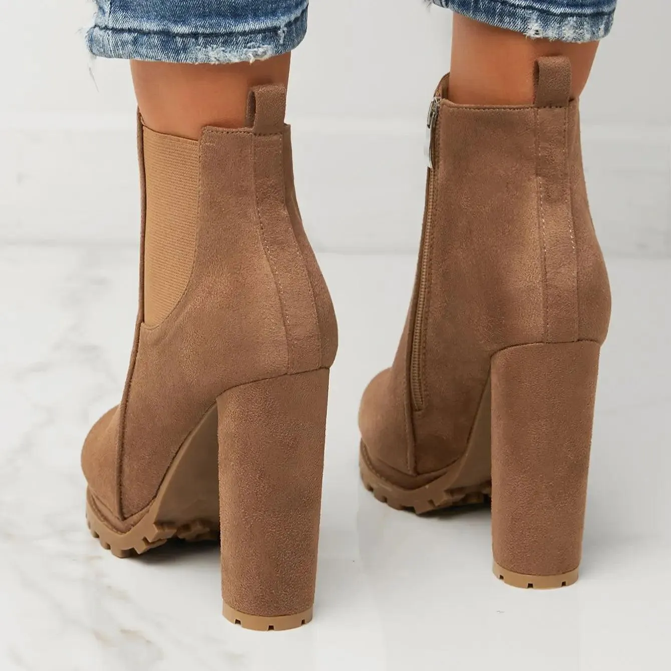 Lana - Women's Classic Chelsea Boots