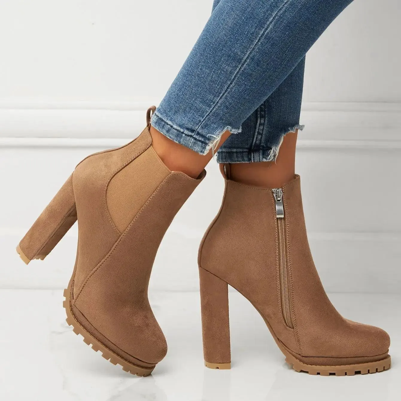Lana - Women's Classic Chelsea Boots