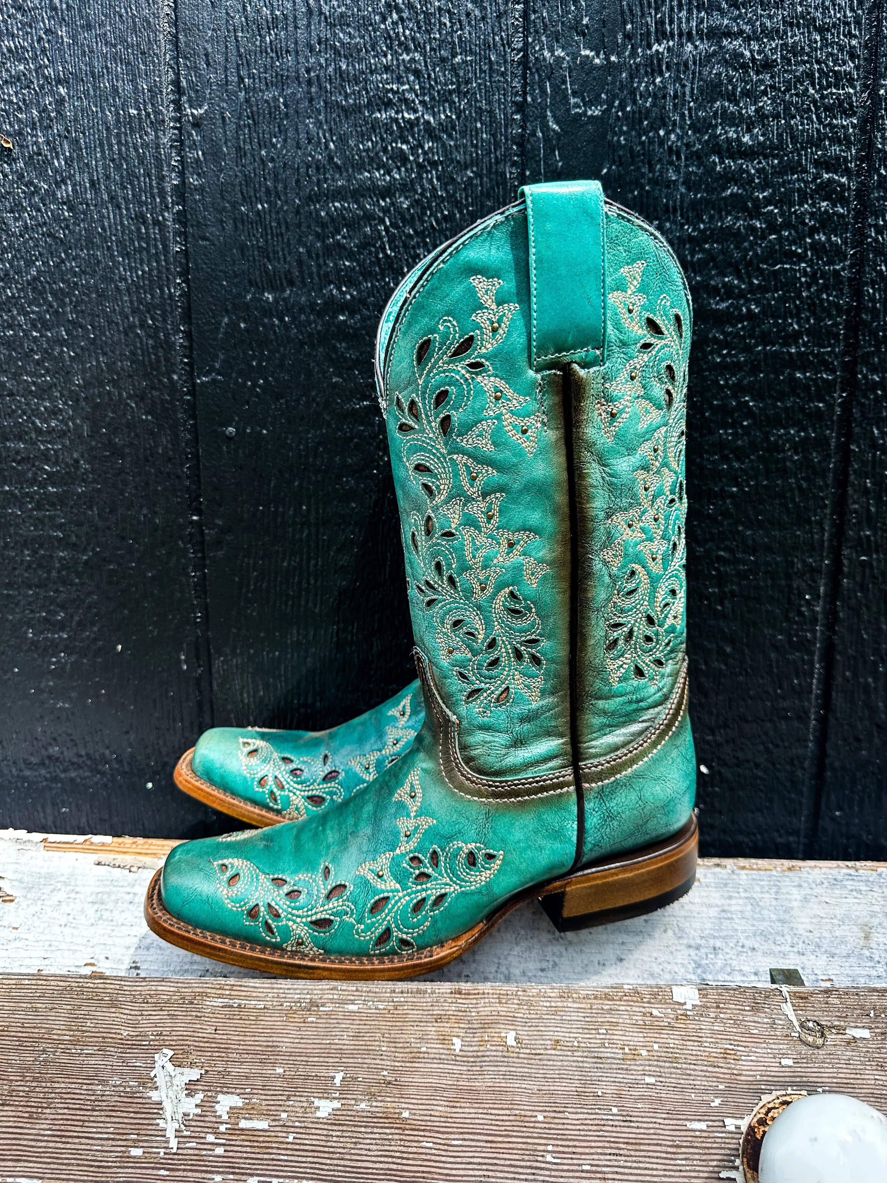 LD Turquoise Inlay & Embroidery & Studs Corral Boot