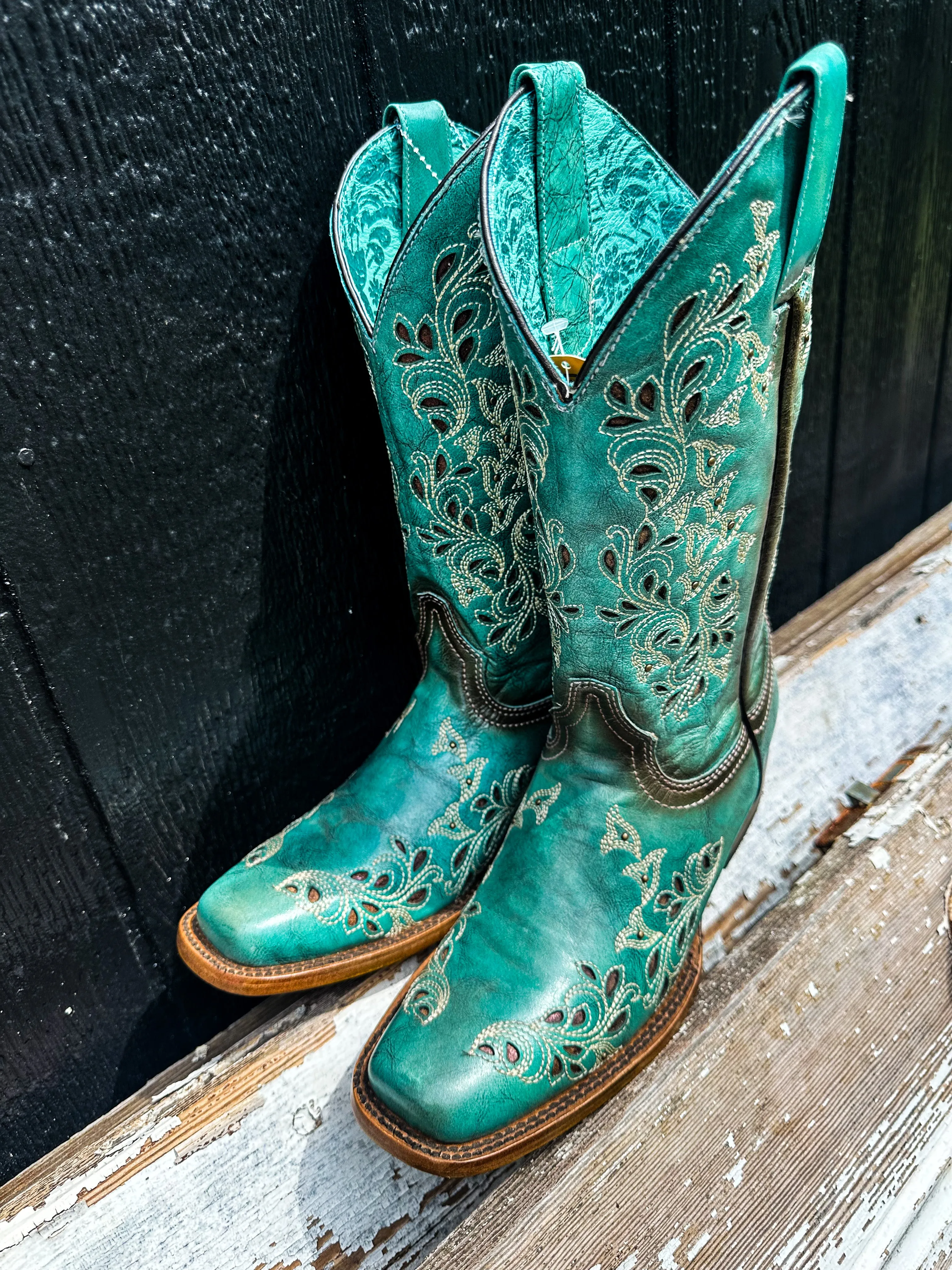 LD Turquoise Inlay & Embroidery & Studs Corral Boot